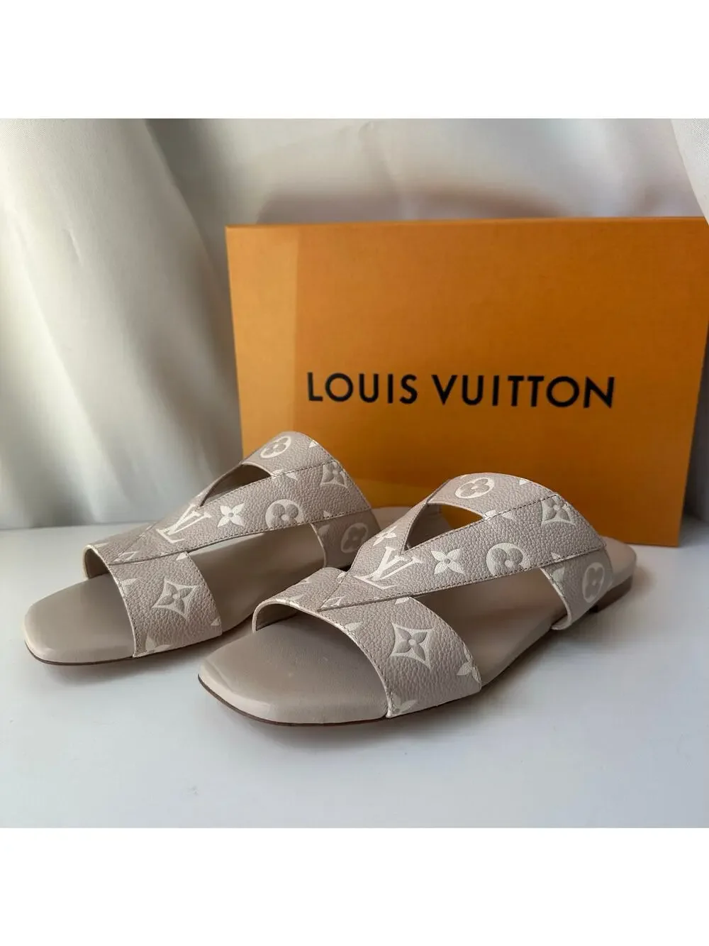 Louis Vuitton (EUR 41) Monogram Empreinte Croisiere Mule Flats - Beige/ Taupe